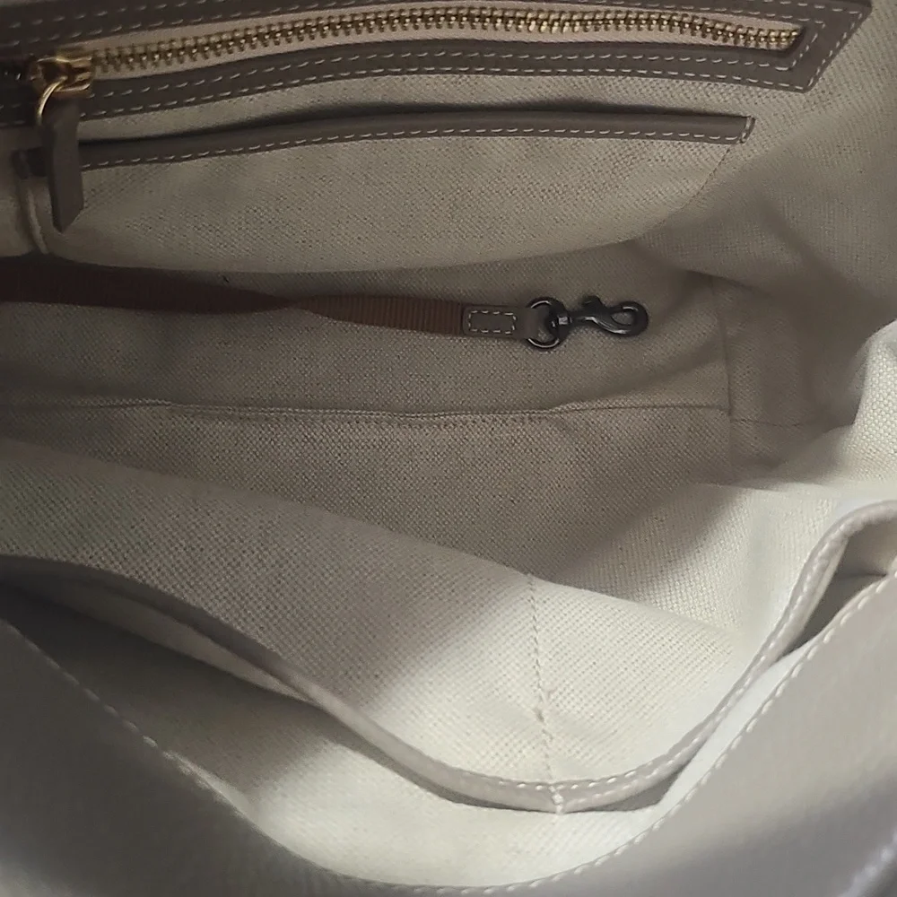 Dooney And Bourke Elegant Women's Bag NWOT